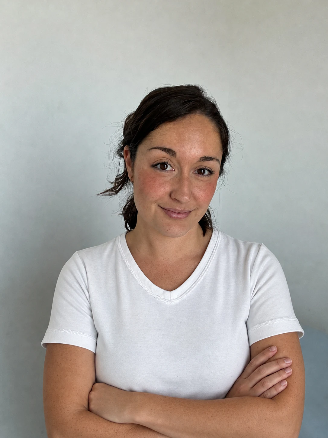Ana Baldomero, fisioterapeuta, con los brazos cruzados